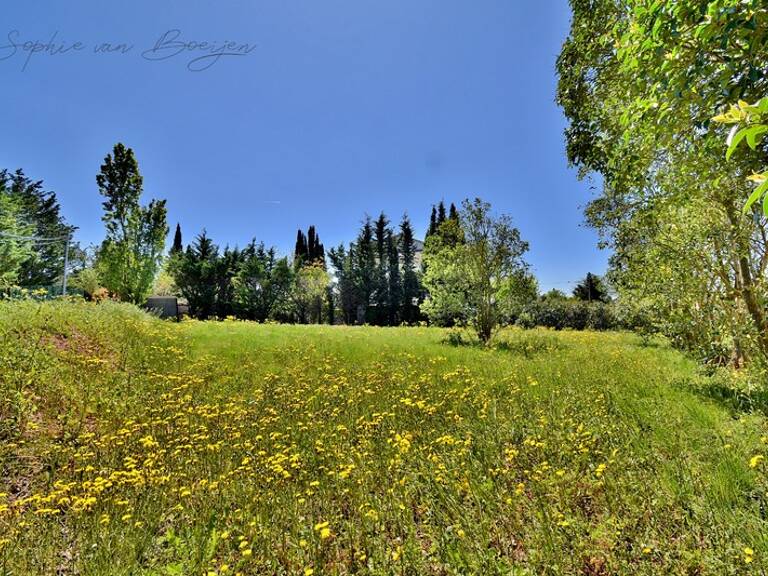 Terrain de 1 423 m² à viabiliser à EGUILLES (13) — photo 1