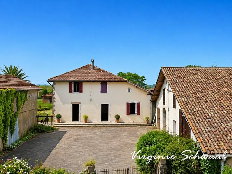 TILH (40) – Maison de 9 pièces avec dépendances sur plus de 3 000 m² de terrain — photo 1