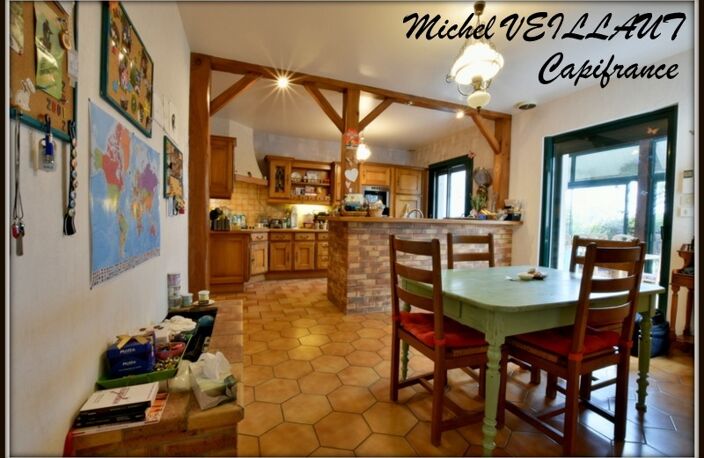 Dpt Allier (03), à vendre TREVOL maison P9 de 193 m² - Terrain de 2 505,00 m² — photo 3