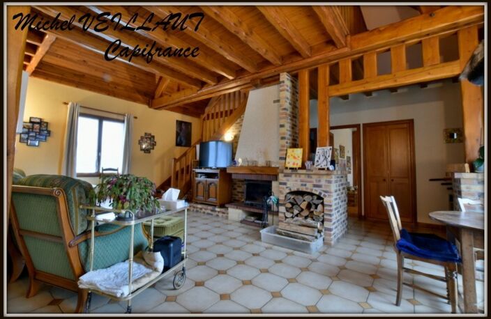 Dpt Allier (03), à vendre TREVOL maison P9 de 193 m² - Terrain de 2 505,00 m² — photo 5