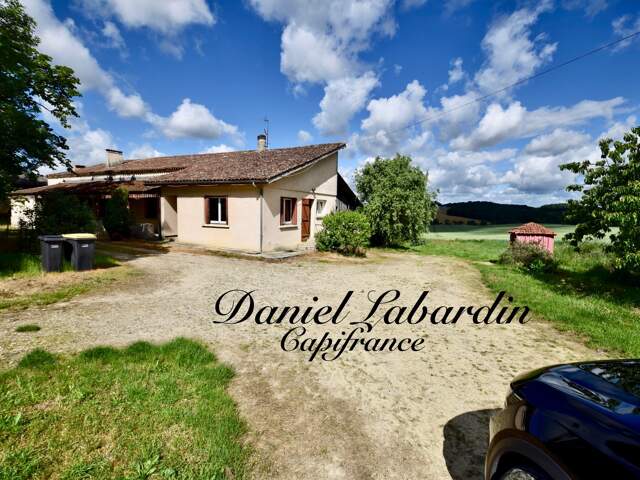 Plain pied - Grange attenante - Dépendances - Maison en pierre — photo du bien