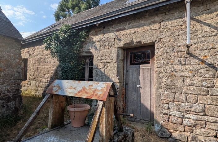 PLOUAY MAISON EN PIERRE SOUS ARDOISES 1 PIÈCE DE 50M² ENVIRON PARCELLE DE 140m² ENVIRON AVEC UN PUITS — photo 2