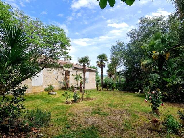 À vendre : Propriété à restaurer, à 10 mn d'Auvillar, d'environ 240 m2 habitables, sur terrain de 7400 m2  (82) — photo du bien