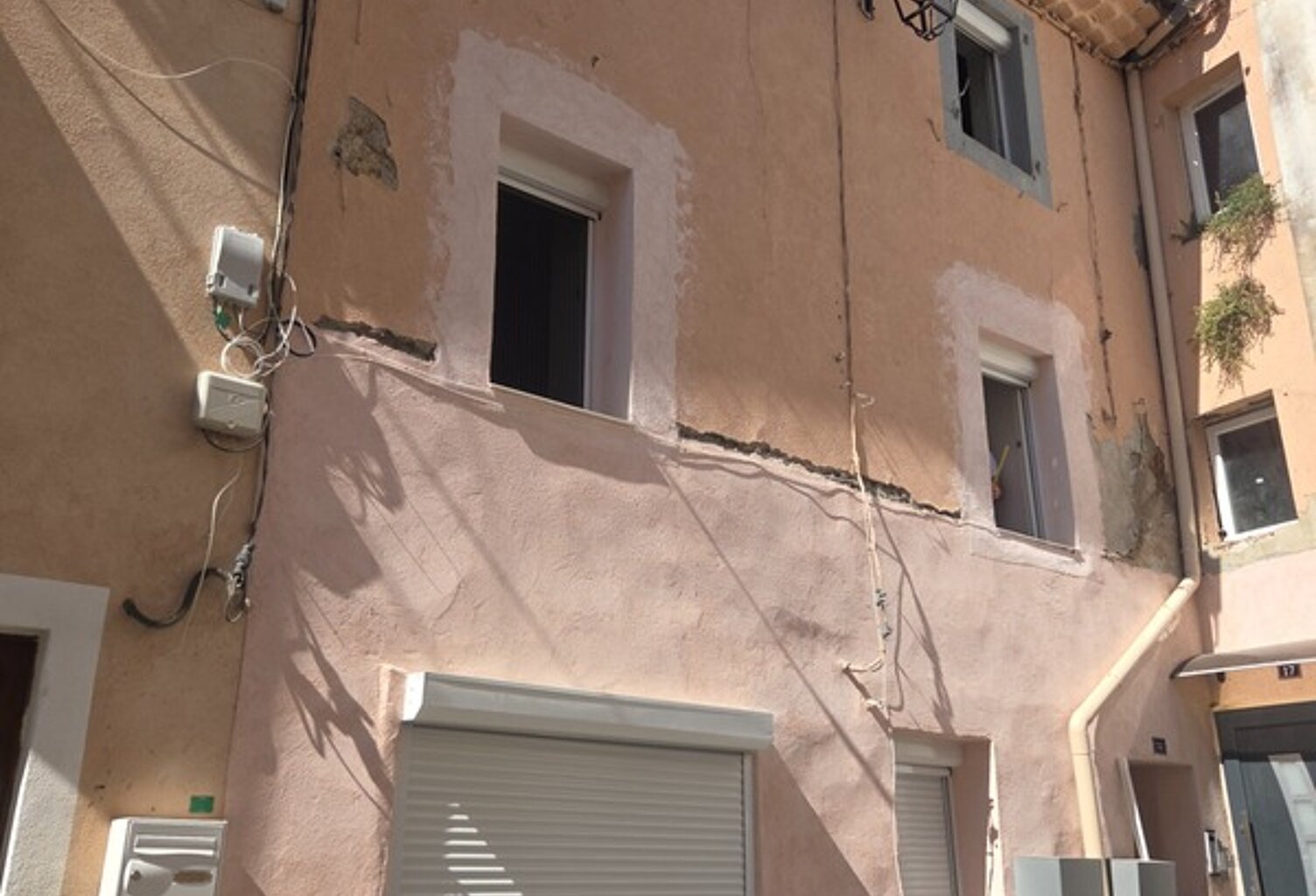 ALES (30) secteur Rochebelle, idéal investisseur immeuble de rapport de 150m² habitable environ et terrasse privative d'environ 15m2 — photo 1