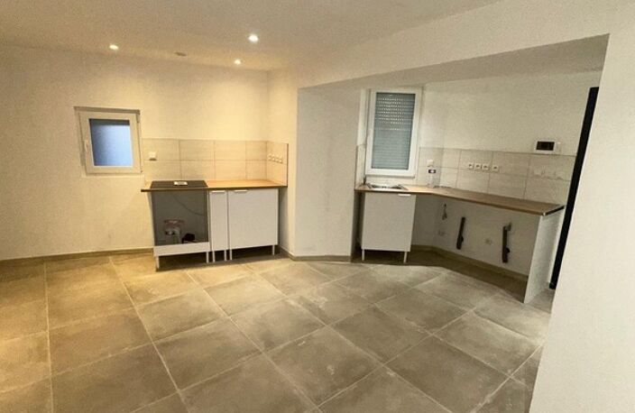 ALES (30) secteur Rochebelle, idéal investisseur immeuble de rapport de 150m² habitable environ et terrasse privative d'environ 15m2 — photo 2