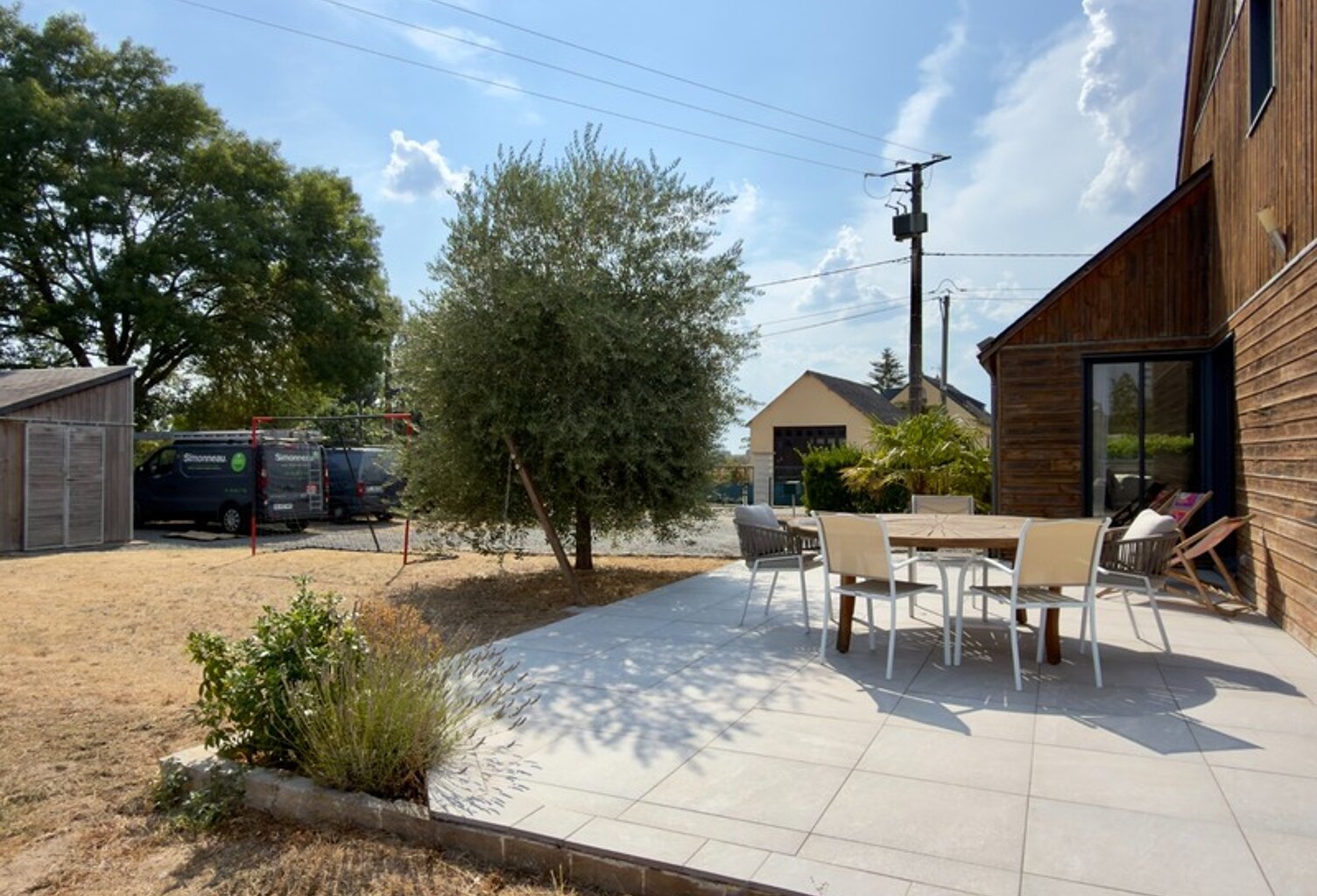 ALLONNES, Maison de 137m² 4 chambres avec vie de plain-pied sur terrain arboré de 1110m² — photo 1