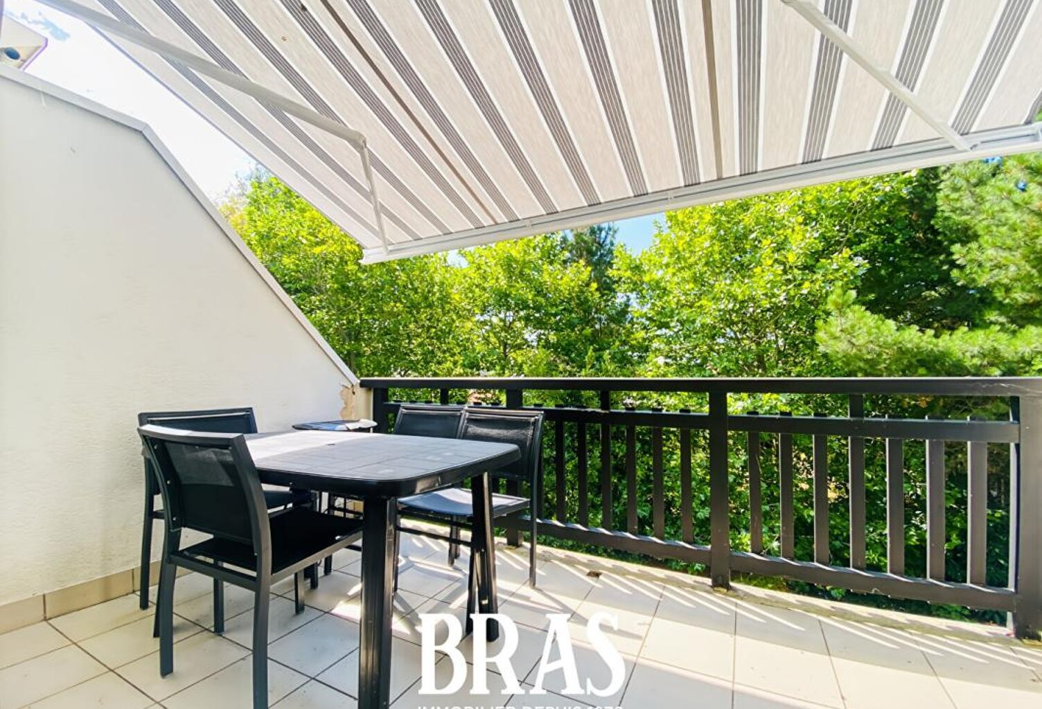 A vendre LA BAULE-LES PINS - 2 pièces - Dernier étage - Terrasse -Double parking - À 300 m de la plage — photo 1
