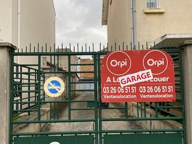 Parking À Louer — photo du bien