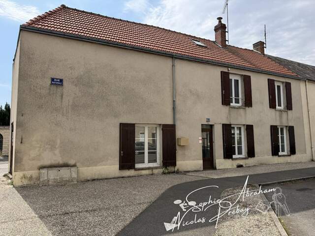 Maison rénovée en centre ville, proche des commerces, écoles et gare SNCF — photo du bien
