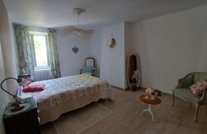 Rare ...Charmante Maison pierre Saint-Estèphe 5 pièce(s) 109 m2 excellent état — photo 5