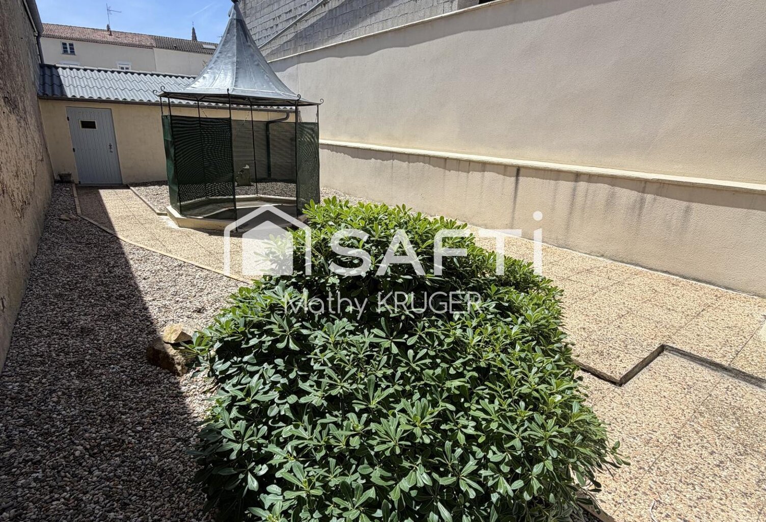 Maison familiale avec 2 garages en centre-ville — photo 1