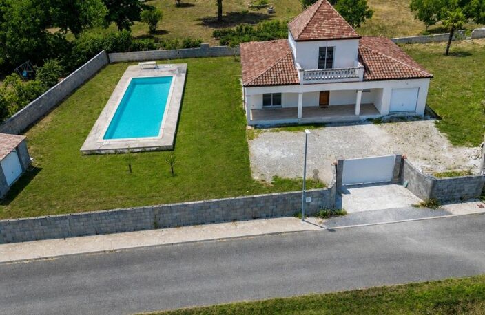 Maison avec vue dégagée et piscine — photo 2