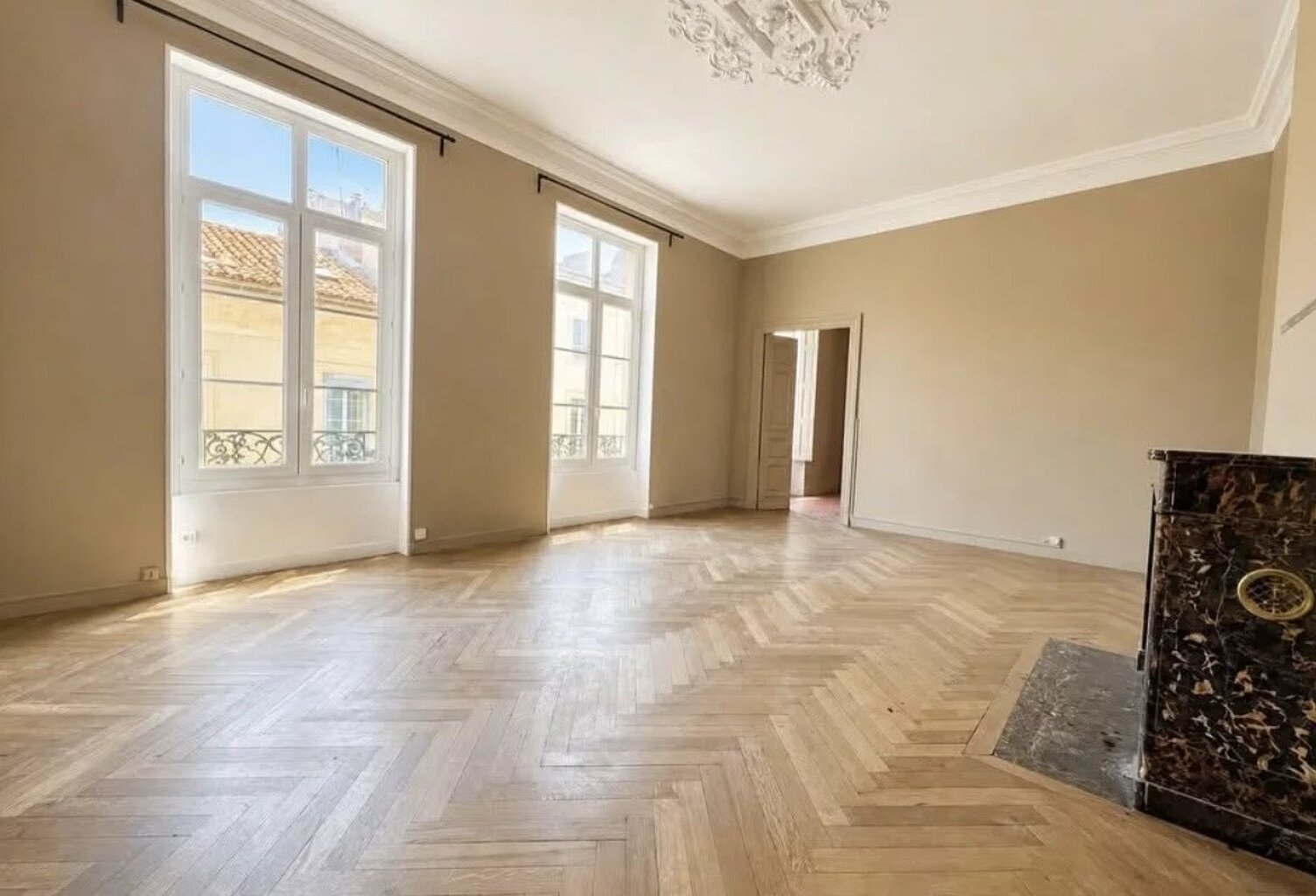 Nîmes centre-ville, vue Arènes, appart.bourgeois 206m2, 7/8 pièces, ascenseur — photo 1