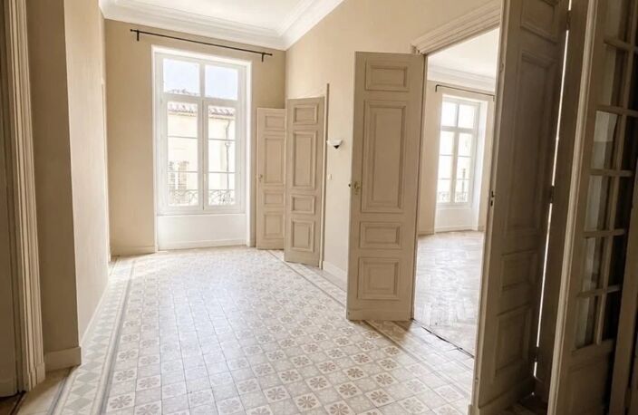 Nîmes centre-ville, vue Arènes, appart.bourgeois 206m2, 7/8 pièces, ascenseur — photo 2
