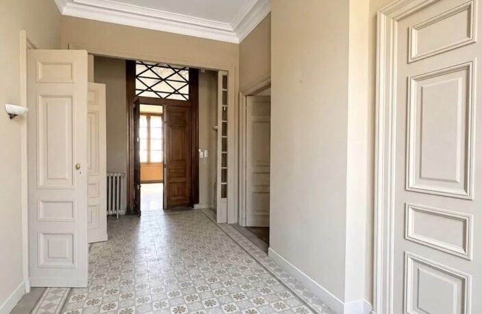 Nîmes centre-ville, vue Arènes, appart.bourgeois 206m2, 7/8 pièces, ascenseur — photo 3
