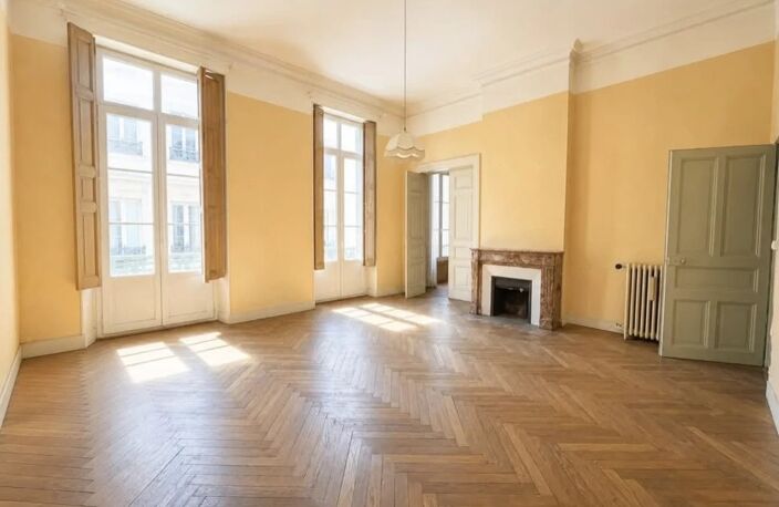 Nîmes centre-ville, vue Arènes, appart.bourgeois 206m2, 7/8 pièces, ascenseur — photo 4