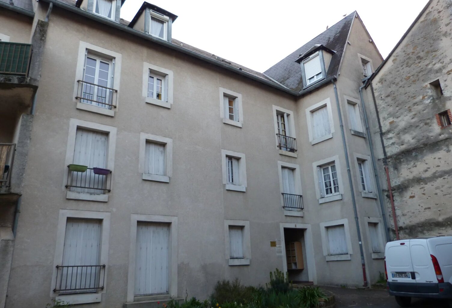 VIERZON 18 :  Studio à rénover de 32.20 M² — photo 1