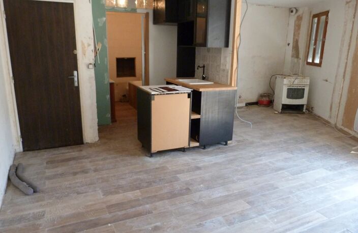 VIERZON 18 :  Studio à rénover de 32.20 M² — photo 3