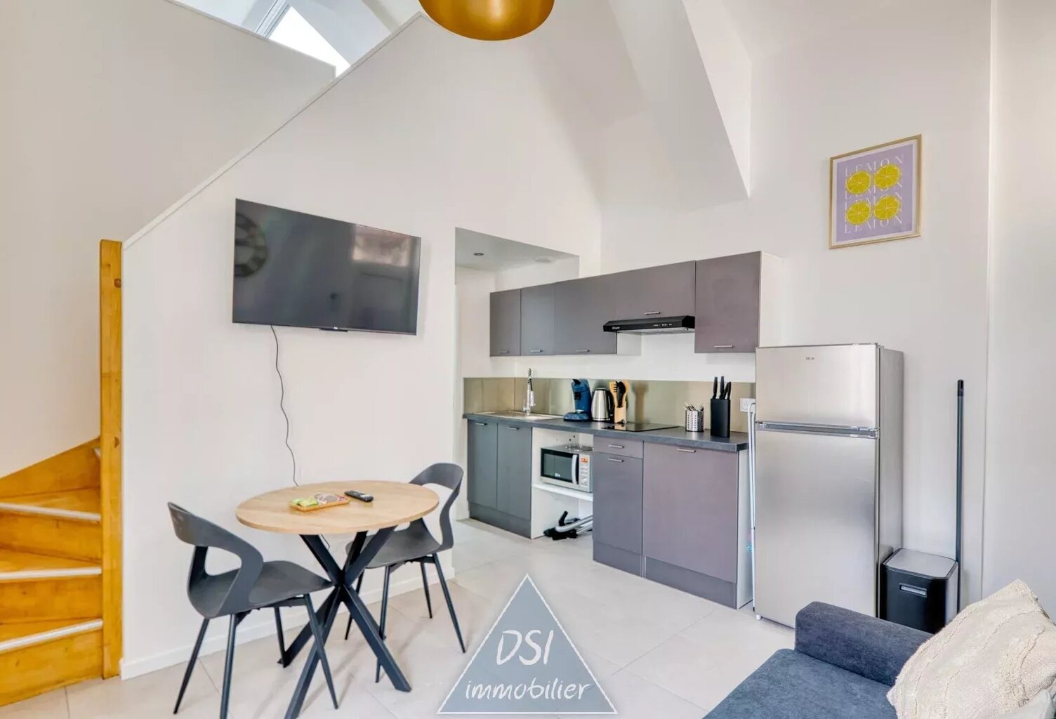 VILLEURBANNE HYPER-CENTRE – Ensemble immobilier en pleine propriété – 8 logements exploités en location meublée – Investissement clé en main — photo 1