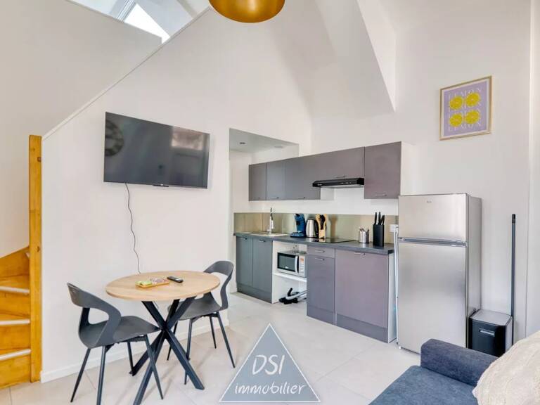 VILLEURBANNE HYPER-CENTRE – Ensemble immobilier en pleine propriété – 8 logements exploités en location meublée – Investissement clé en main — photo 1