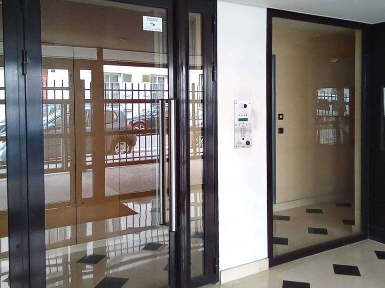Agréable F3 - meublé - Avec Balcon — photo 1