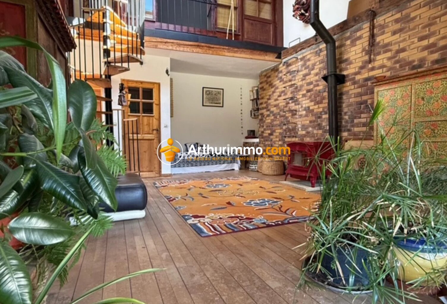 Charme et authenticité pour cette grande maison de village en pierre — photo 1