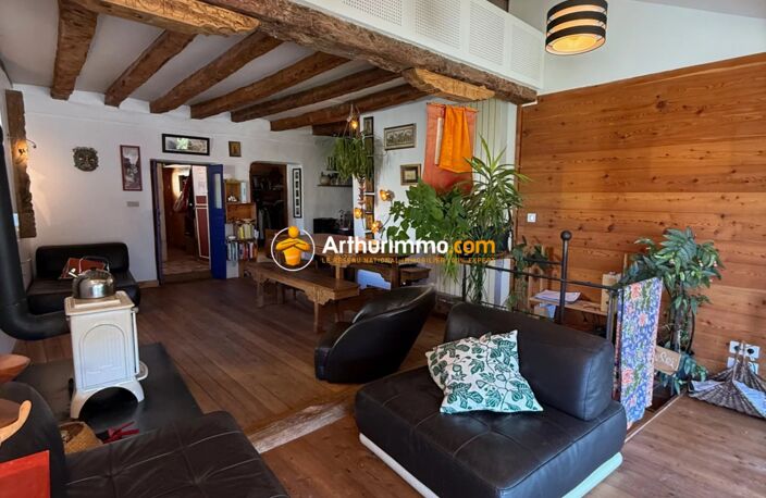 Charme et authenticité pour cette grande maison de village en pierre — photo 2