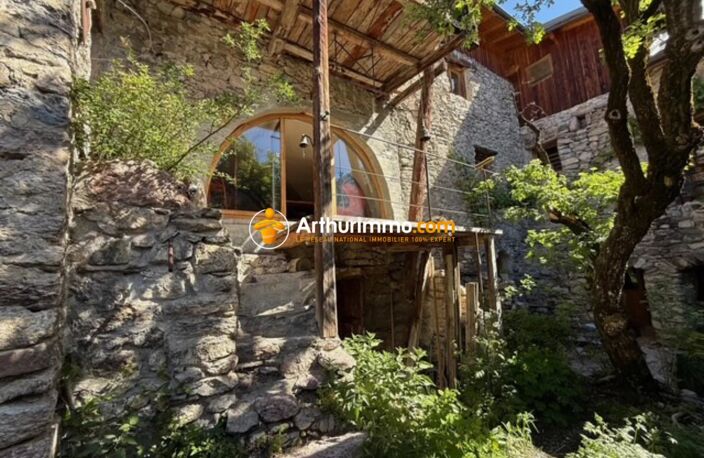 Charme et authenticité pour cette grande maison de village en pierre — photo 4