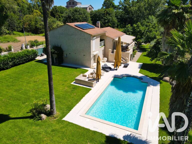 Vente Maison/villa 8 pièces — photo 1