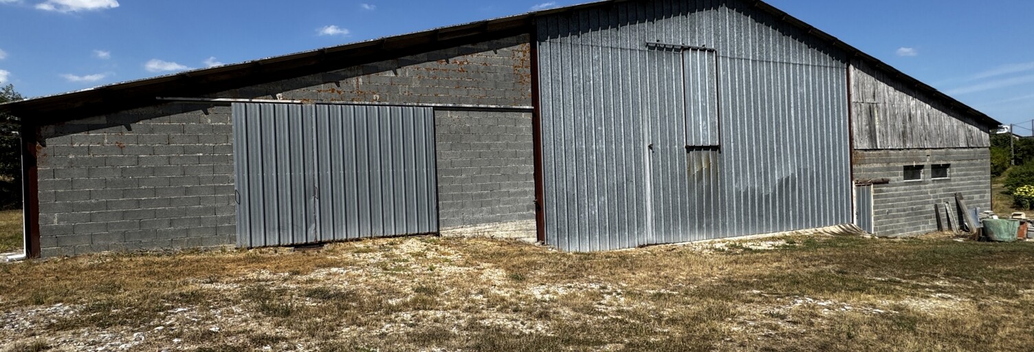 Garage  1236 m² à vendre à Sousmoulins (17130)