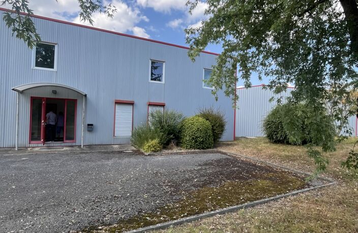Vente Boutique/Local commercial 2 200 m&sup2; — photo 3