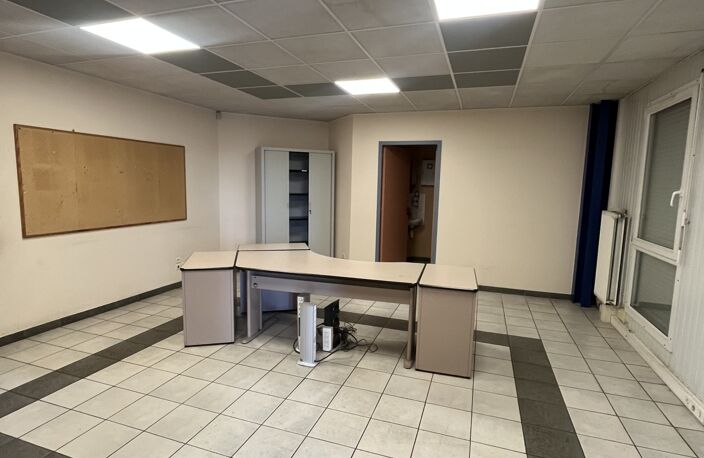 Vente Boutique/Local commercial 2 200 m&sup2; — photo 4