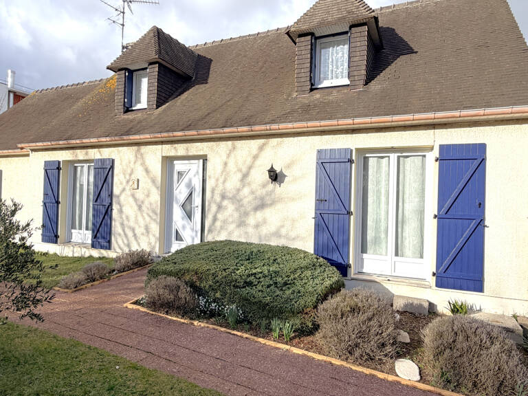 CAEN MAISON D'HABITATION DE 8 PIECES PRINCIPALES A VENDRE — photo 1