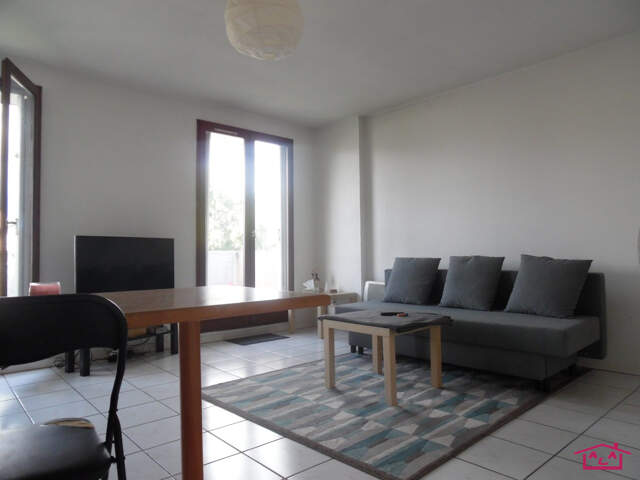 GRAND STUDIO AVEC BALCON — photo du bien