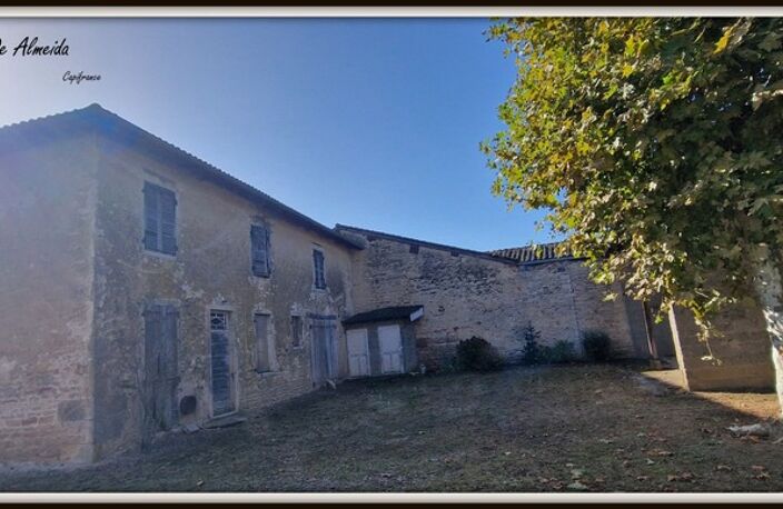 Maison à vendre 8 pièces REYSSOUZE (01) proche PONT DE VAUX 180 m², dépendance 150 m², carport 68 m², terrain clos 1690m² — photo 4