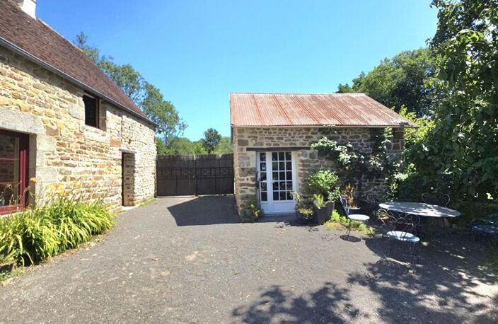 La-Lande-De-Goult 61320 Longère en pierre 112 m² terrain 30.200 m² — photo 4