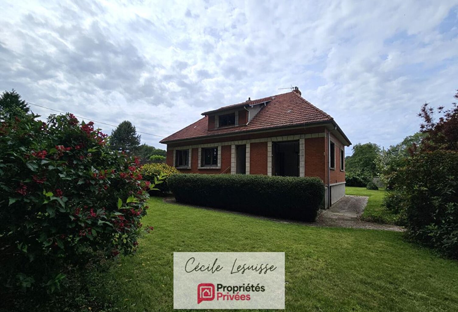 Pavillon sur sous-sol complet avec dépendances et garages — photo 1