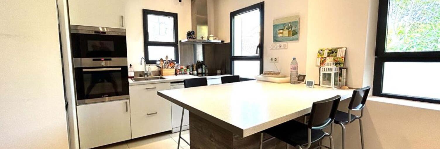 Immeuble  100 m² à vendre à Saint-Cyr-sur-Mer (83270)