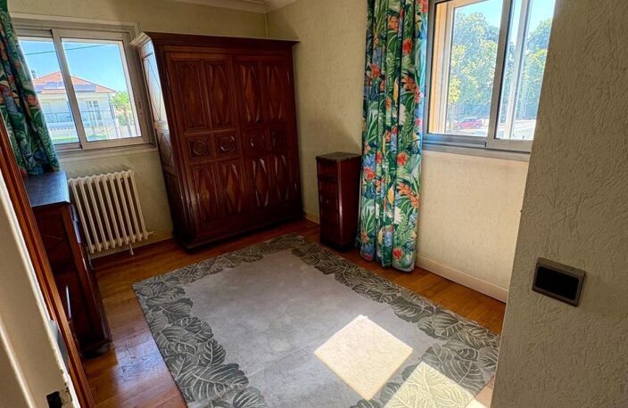 Duplex T3 avec cave et 2 places de parking sécurisées  Beau potentiel à proximité des Allées de Morlaàs — photo 5