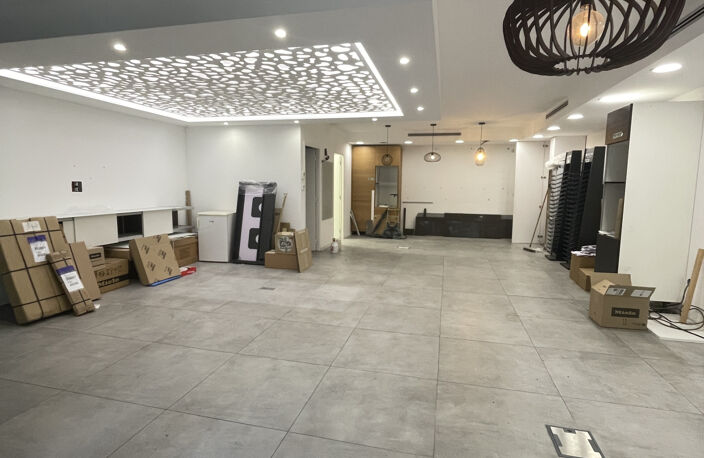 Murs commerciaux - Toutes activités   97 m2   PAS DE LOYER. — photo 2