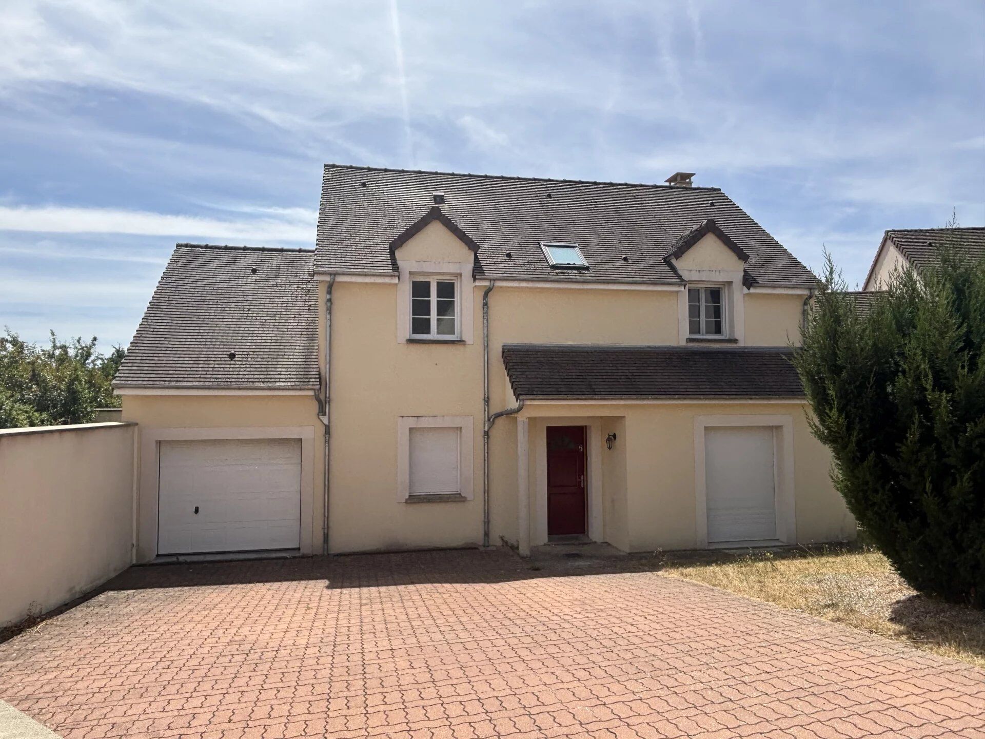 Appartement 5 pièces 121 m² · à Fontaine-la-Guyon · 121 m² · 1 100 €