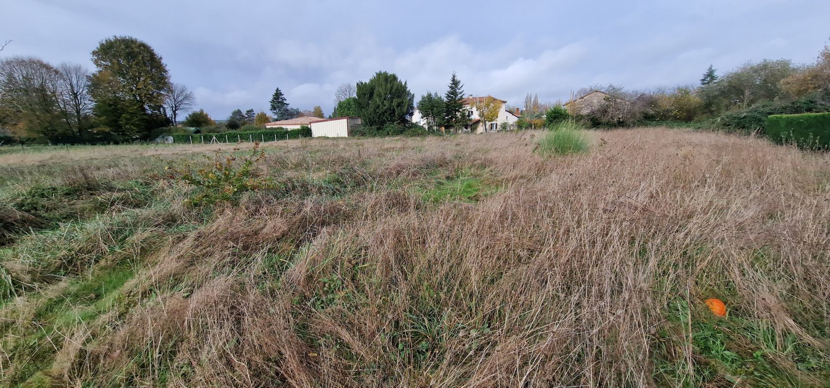 Terrain à bâtir de 2284 m² à SAINT-LEON-SUR-L'ISLE (24)