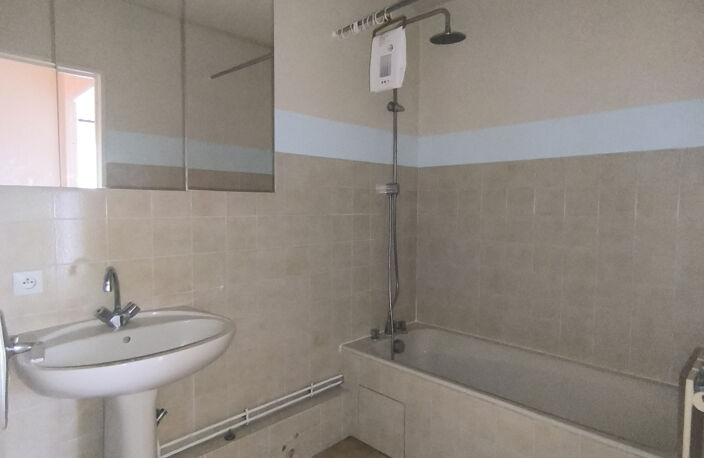 Appartement T3 Ascenseur et stationnement privé — photo 5