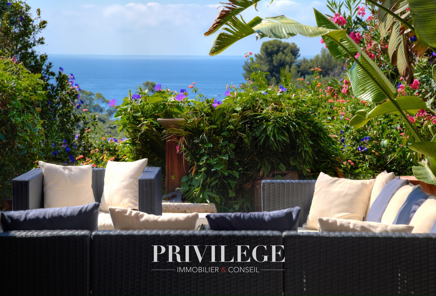 Golfe-Juan -- Appartement de 120 m2 avec terrasse plein sud d — photo 1