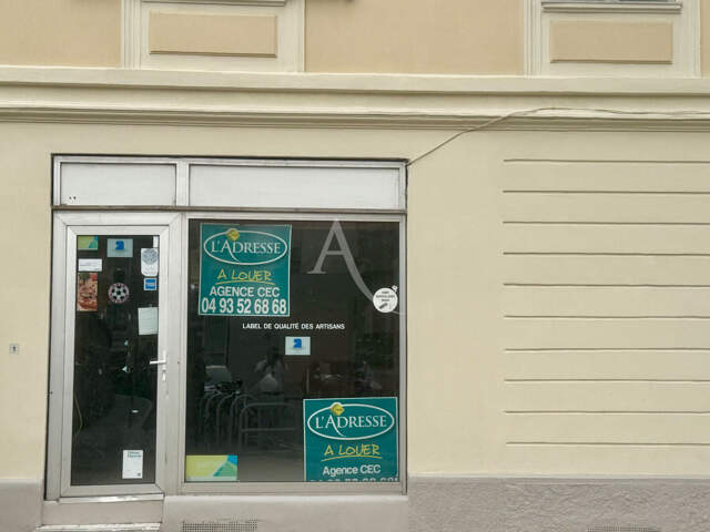 LOCAL COMMERCIAL / PROFESSIONNEL - QUARTIER DU PORT — photo du bien