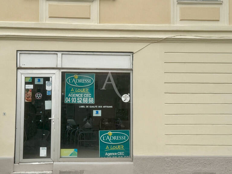 LOCAL COMMERCIAL / PROFESSIONNEL - QUARTIER DU PORT — photo 1