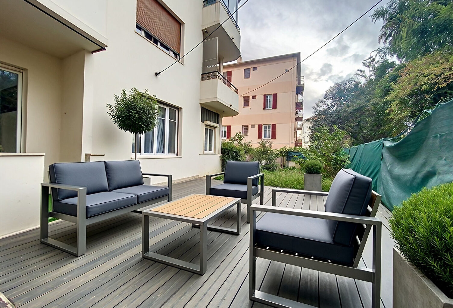 NICE CALIFORNIE, À DEUX PAS DE LA MER, UN DUPLEX ATYPIQUE AVEC 100 M² DE JARDIN — photo 1