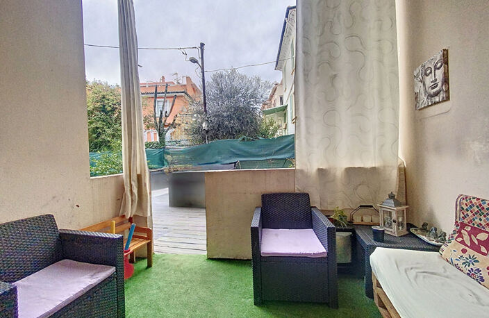 NICE CALIFORNIE, À DEUX PAS DE LA MER, UN DUPLEX ATYPIQUE AVEC 100 M² DE JARDIN — photo 3