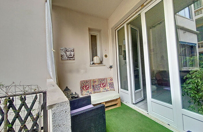 NICE CALIFORNIE, À DEUX PAS DE LA MER, UN DUPLEX ATYPIQUE AVEC 100 M² DE JARDIN — photo 4