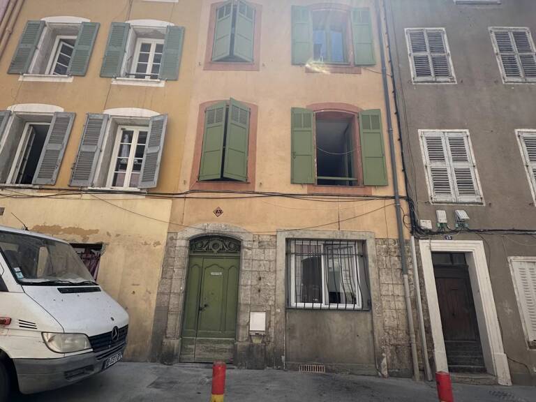 A vendre -Immeuble de rapport entièrement rénové -Excellente ren — photo 1